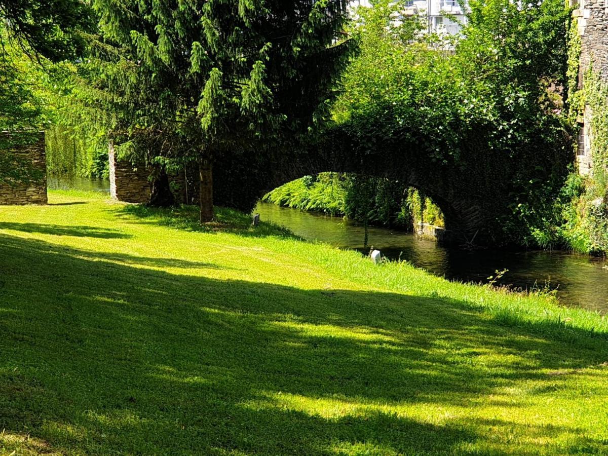 Sleeping Sarria Hotel Bagian luar foto