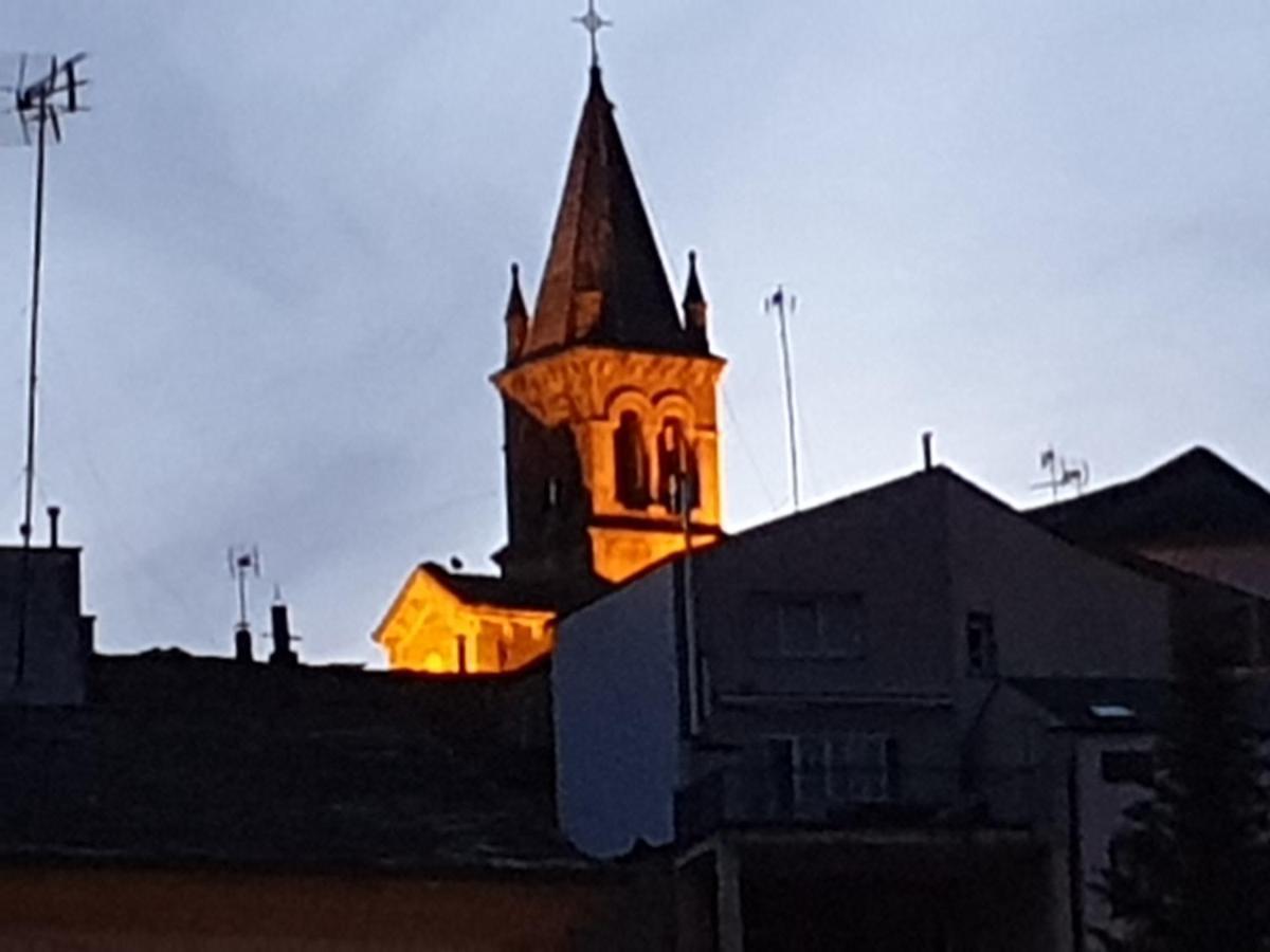 Sleeping Sarria Hotel Bagian luar foto
