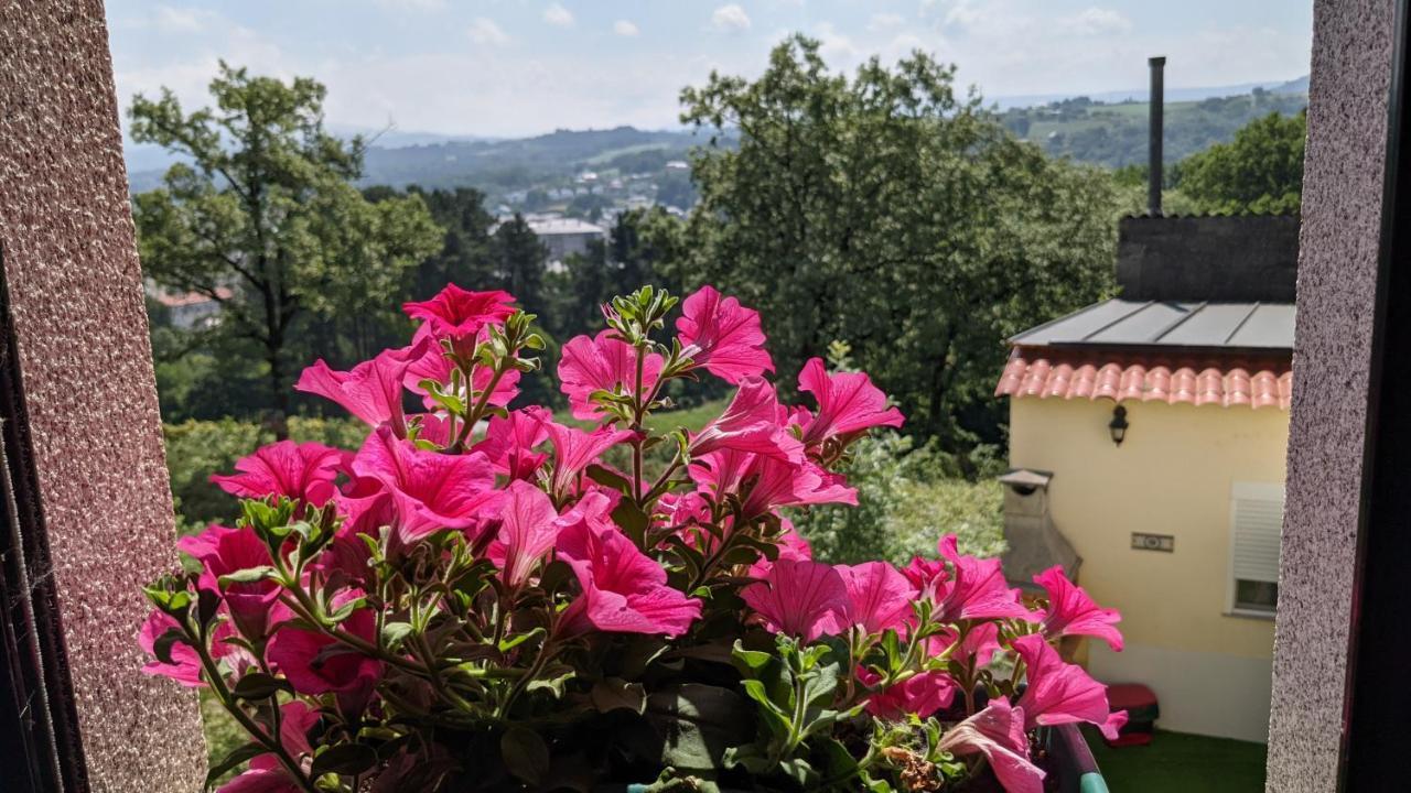 Sleeping Sarria Hotel Bagian luar foto