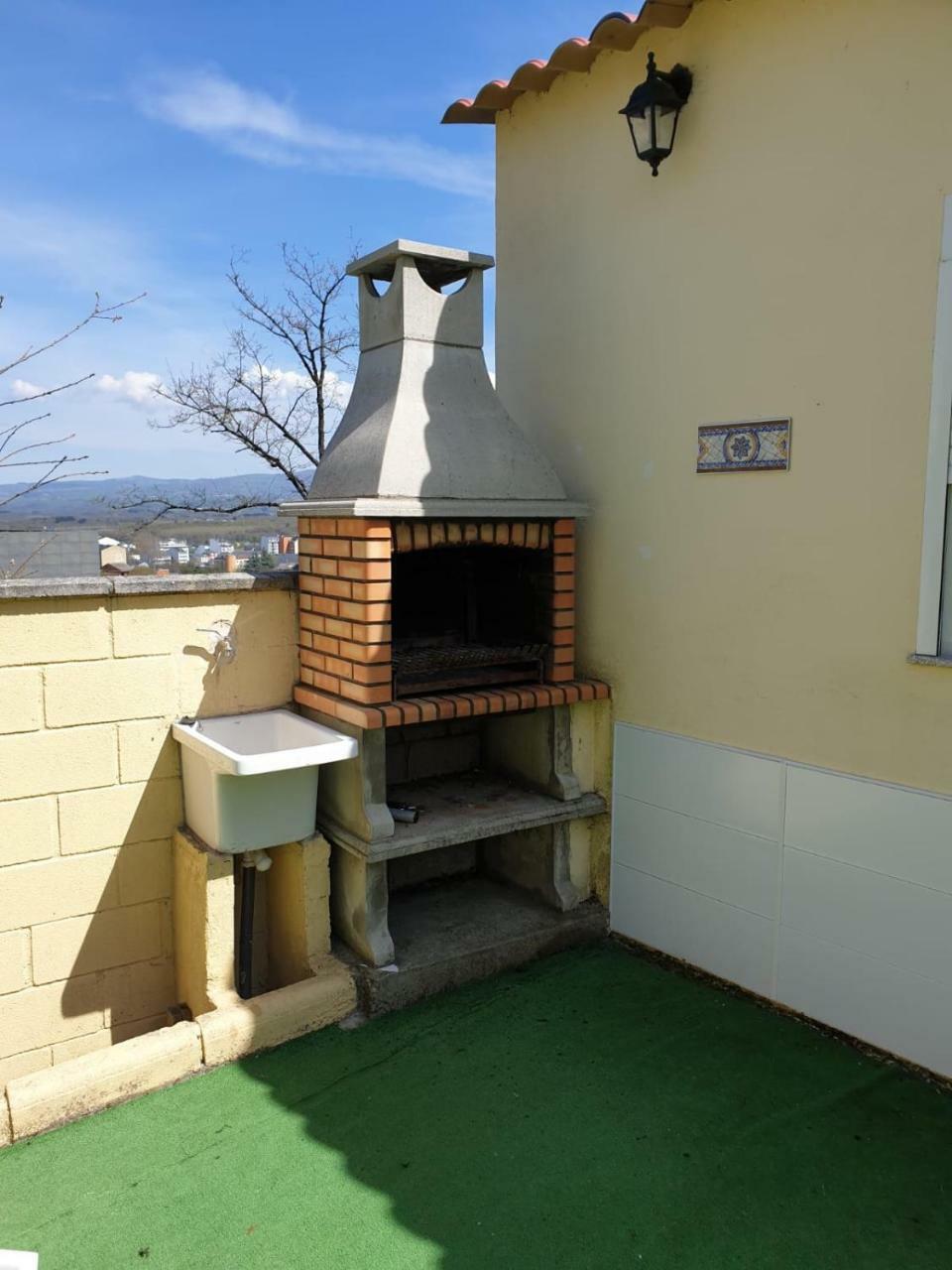 Sleeping Sarria Hotel Bagian luar foto